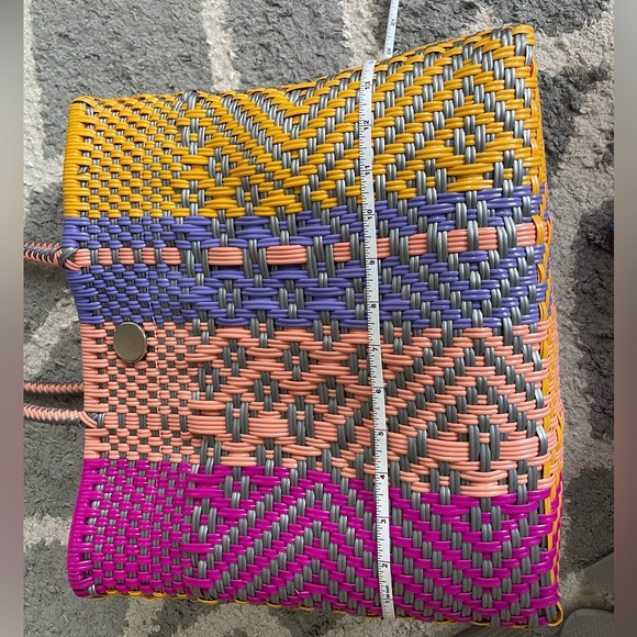 Hand Woven Tote bag made of plastic - Picture 7 of 9